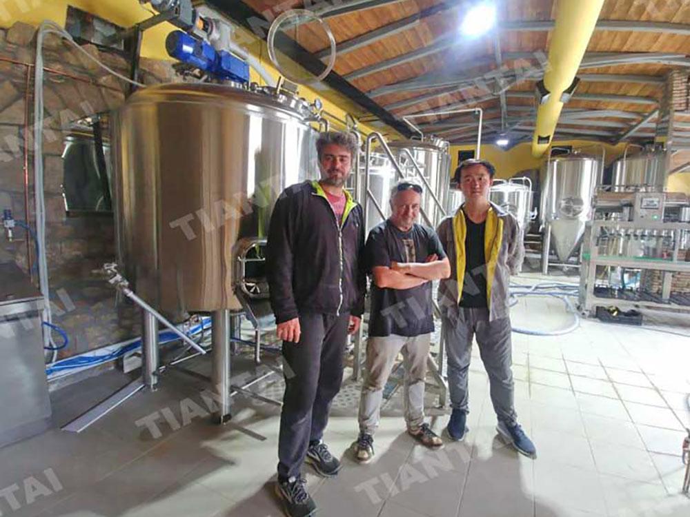<b>12 HL MESSINIAN brewery equipment in Greece</b>